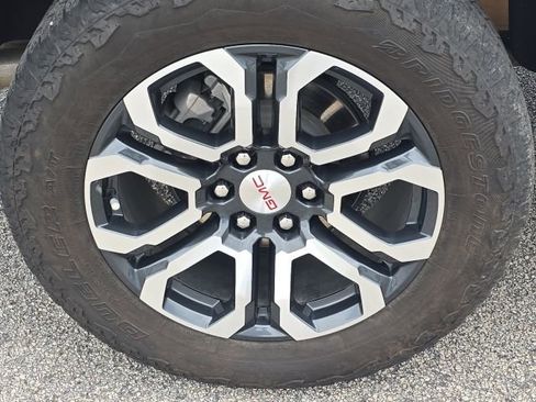 Used 2024 GMC Canyon AT4 w/ AT4 Premium Package AWD/4WD image 11