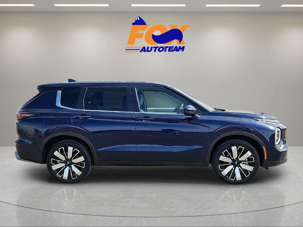 Used 2025 Mitsubishi Outlander SE AWD/4WD image 5
