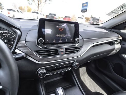 Used 2025 Nissan Altima 2.5 SV image 7