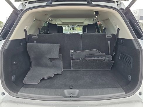 Used 2025 Nissan Pathfinder SL w/ SL Premium Package FWD image 13
