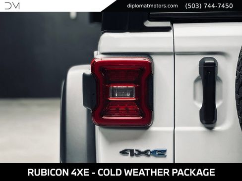 Used 2023 Jeep Wrangler Unlimited Rubicon 4xe w/ Cold Weather Group AWD/4WD image 15
