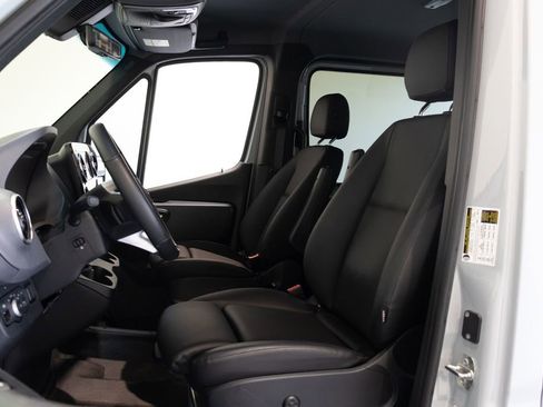 Used 2025 Mercedes-Benz Sprinter 2500 image 19