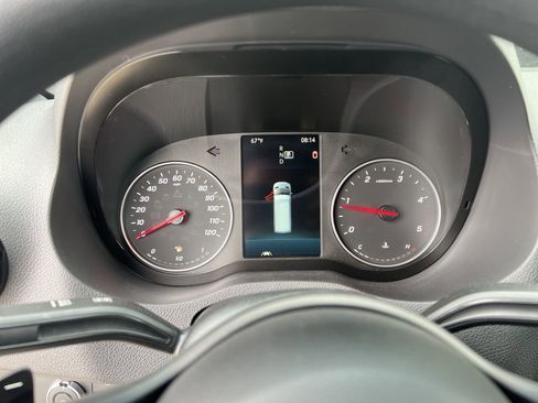 Used 2024 Mercedes-Benz Sprinter 2500 image 33