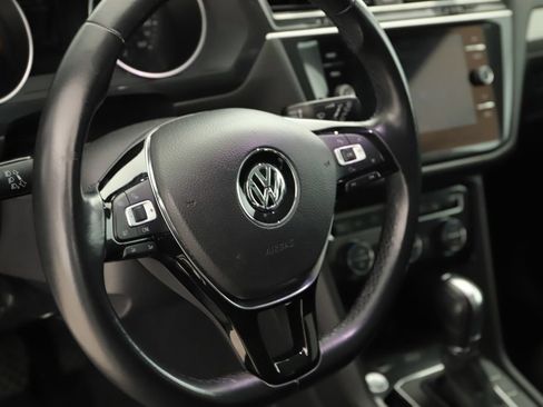 Used 2018 Volkswagen Tiguan SE w/ Panoramic Sunroof Package AWD/4WD image 16