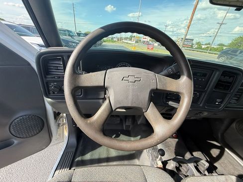 Used 2006 Chevrolet Silverado 3500 2WD Regular Cab w/ Heavy-Duty Power Package image 16