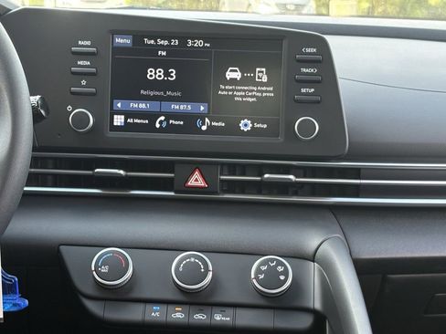 New 2025 Hyundai Elantra SE image 16