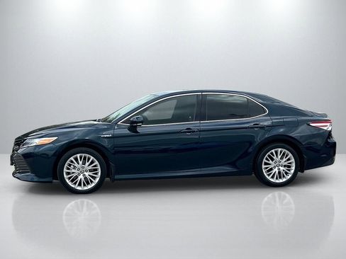 Used 2020 Toyota Camry XLE image 8
