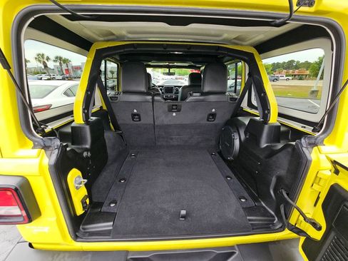 Used 2022 Jeep Wrangler Unlimited Sahara AWD/4WD image 10