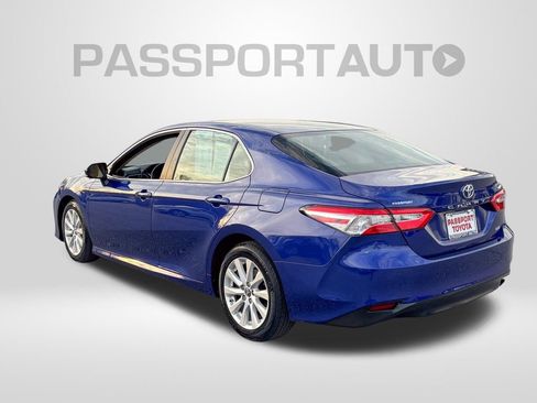 Used 2018 Toyota Camry LE image 4
