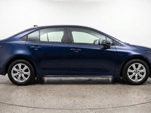 Used 2025 Toyota Corolla LE FWD image 11