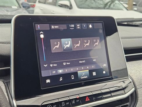 Certified 2025 Jeep Compass Sport image 25