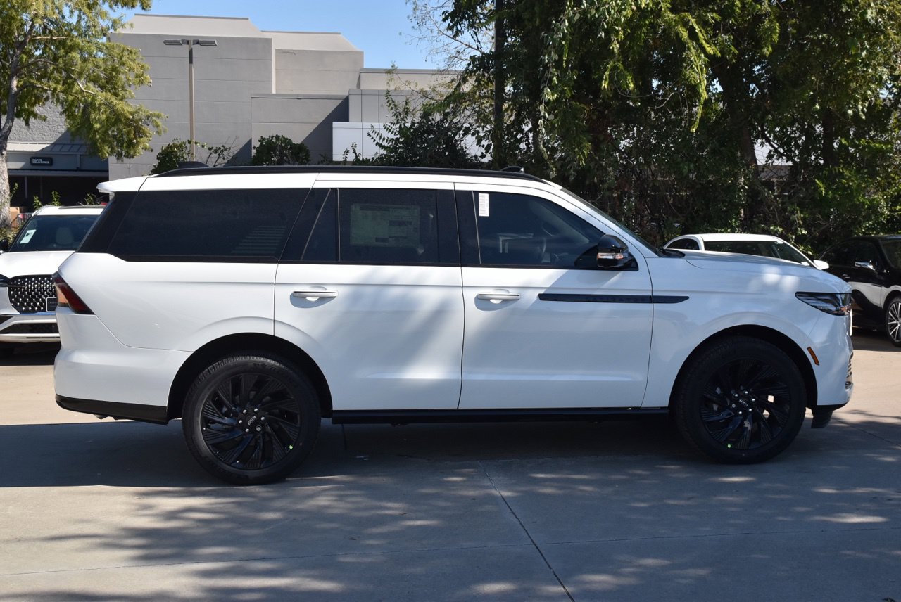 New 2027 Lincoln Navigator Reserve w/ Jet Appearance Package AWD/4WD image 5