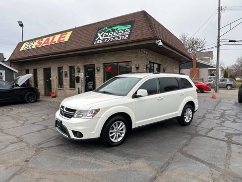 Used 2014 Dodge Journey SXT w/ Flexible Seating Group image 1