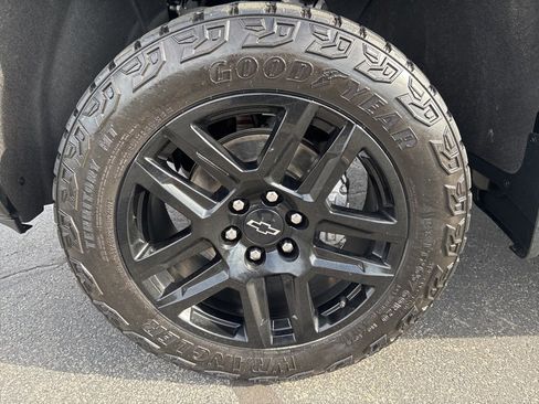 Used 2023 Chevrolet Silverado 1500 LT Trail Boss w/ LPO, Dark Essentials Package image 9