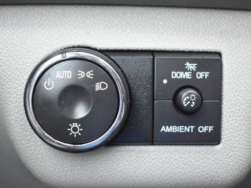 Used 2015 GMC Acadia SLE image 20