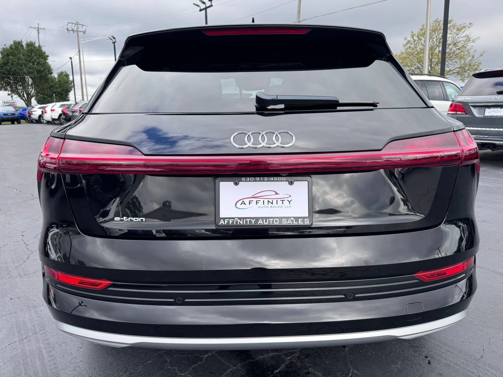 Used 2019 Audi e-tron Prestige w/ Prestige Package AWD/4WD image 5