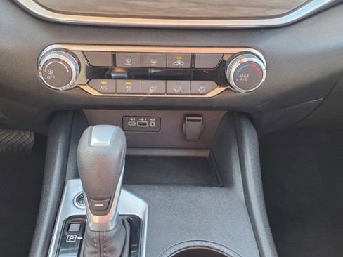 Used 2025 Nissan Altima 2.5 SV image 15