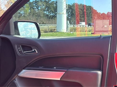 Used 2018 Chevrolet Colorado ZR2 image 17