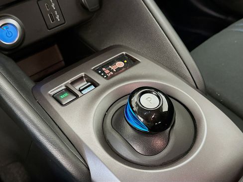 Used 2025 Nissan Leaf S image 24