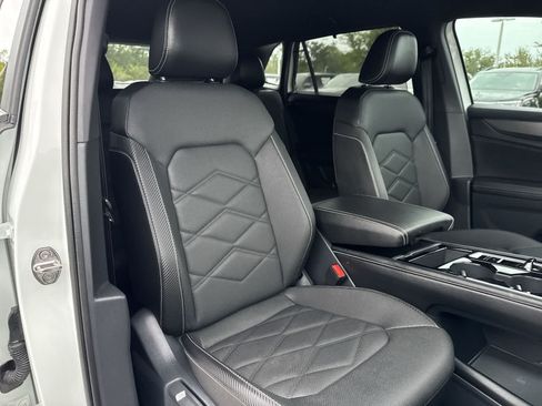 Certified 2024 Volkswagen Atlas Cross Sport SE FWD image 28
