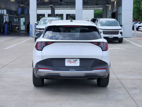 Used 2026 Kia Sportage EX image 8