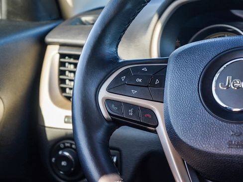 Used 2016 Jeep Cherokee Latitude w/ Safety/Convenience Group image 17