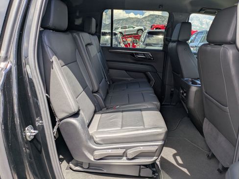 Used 2025 Chevrolet Suburban Z71 AWD/4WD image 31