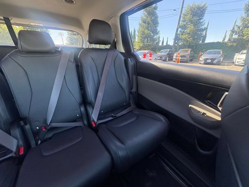 Used 2026 Kia Carnival FWD image 35