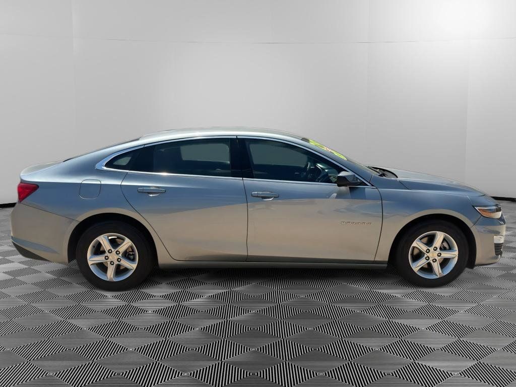 Used 2024 Chevrolet Malibu LT FWD image 2