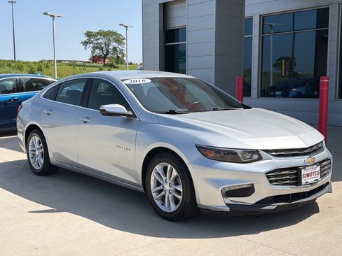 Used 2016 Chevrolet Malibu LT FWD image 2