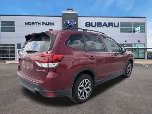 Used 2020 Subaru Forester Premium AWD/4WD image 3