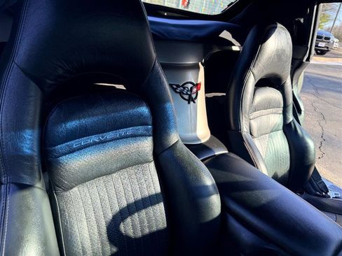 Used 2000 Chevrolet Corvette Convertible w/ Memory Pkg image 19