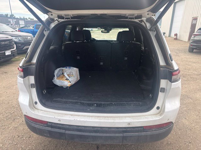Used 2022 Jeep Grand Cherokee Altitude AWD/4WD image 16