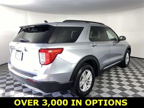 Used 2022 Ford Explorer XLT w/ Equipment Group 202A image 7