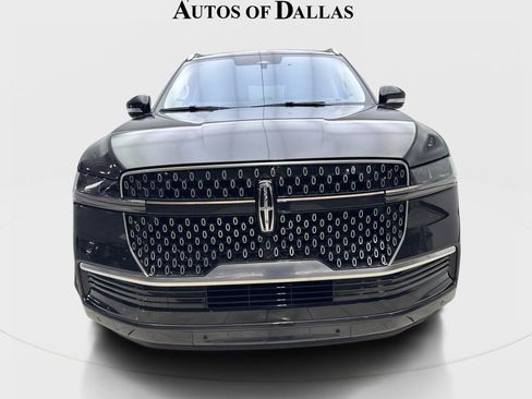 Used 2025 Lincoln Navigator Reserve AWD/4WD image 3