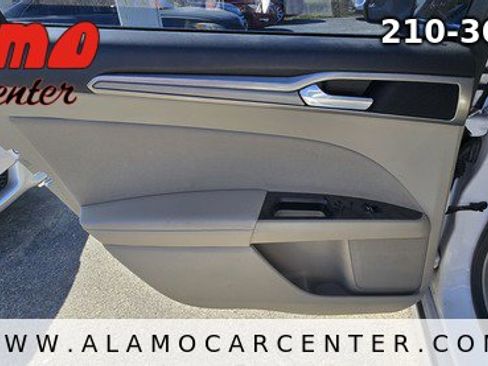 Used 2017 Ford Fusion SE image 34