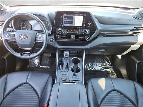 Used 2021 Toyota Highlander XSE image 24