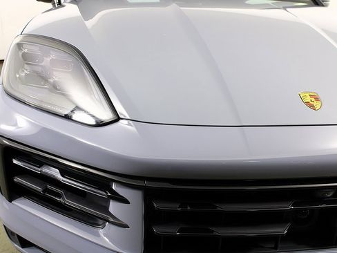 Certified 2024 Porsche Cayenne Coupe image 11
