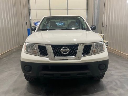 Used 2021 Nissan Frontier S RWD image 2