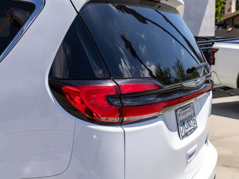 Used 2024 Chrysler Pacifica Limited FWD image 14
