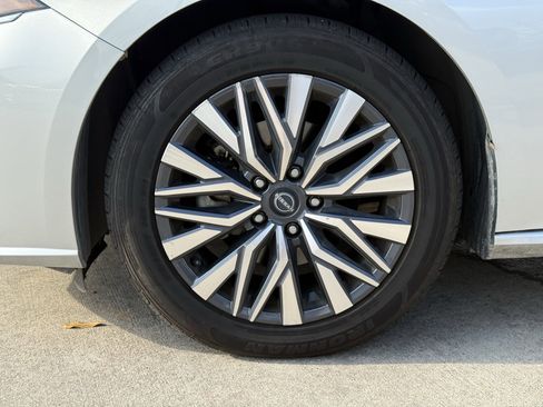 Used 2024 Nissan Altima 2.5 SV image 12