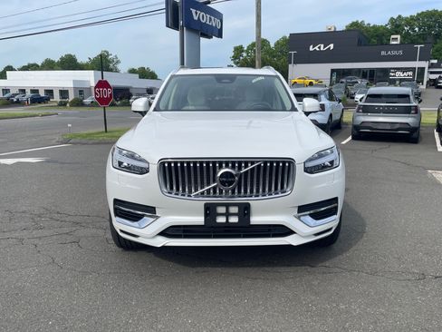 Certified 2024 Volvo XC90 T8 Ultimate w/ Lounge Package AWD/4WD image 2