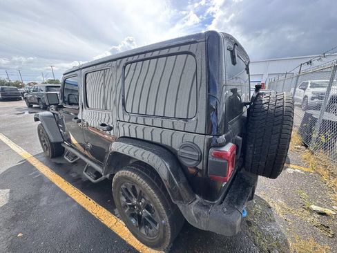Used 2023 Jeep Wrangler Unlimited Sahara w/ Cold Weather Group AWD/4WD image 7