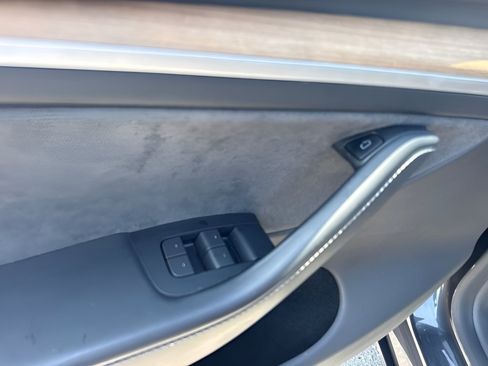 Used 2024 Tesla Model Y Performance AWD/4WD image 21