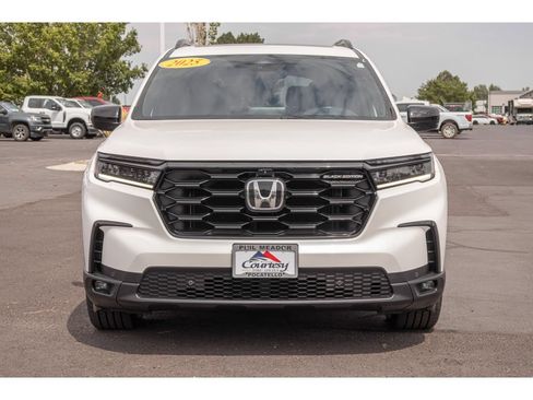 Used 2025 Honda Pilot Black Edition image 8