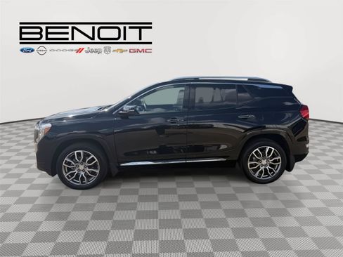 Used 2024 GMC Terrain Denali w/ Denali Premium Package AWD/4WD image 2