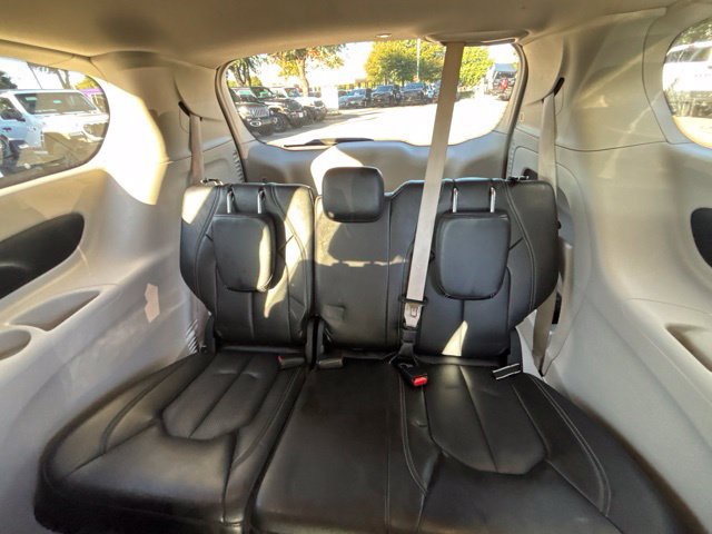 Used 2024 Chrysler Pacifica Touring-L FWD image 12