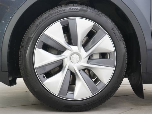 Used 2024 Tesla Model Y Long Range image 27