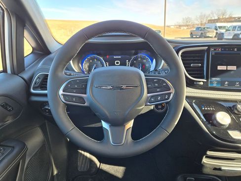 New 2026 Chrysler Pacifica Select image 16