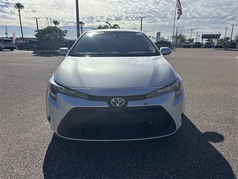 Used 2022 Toyota Corolla LE image 9